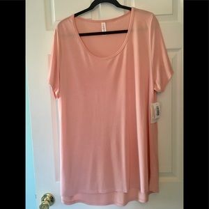 NEW WITH TAGS LULAROE CLASSIC T SHIRT